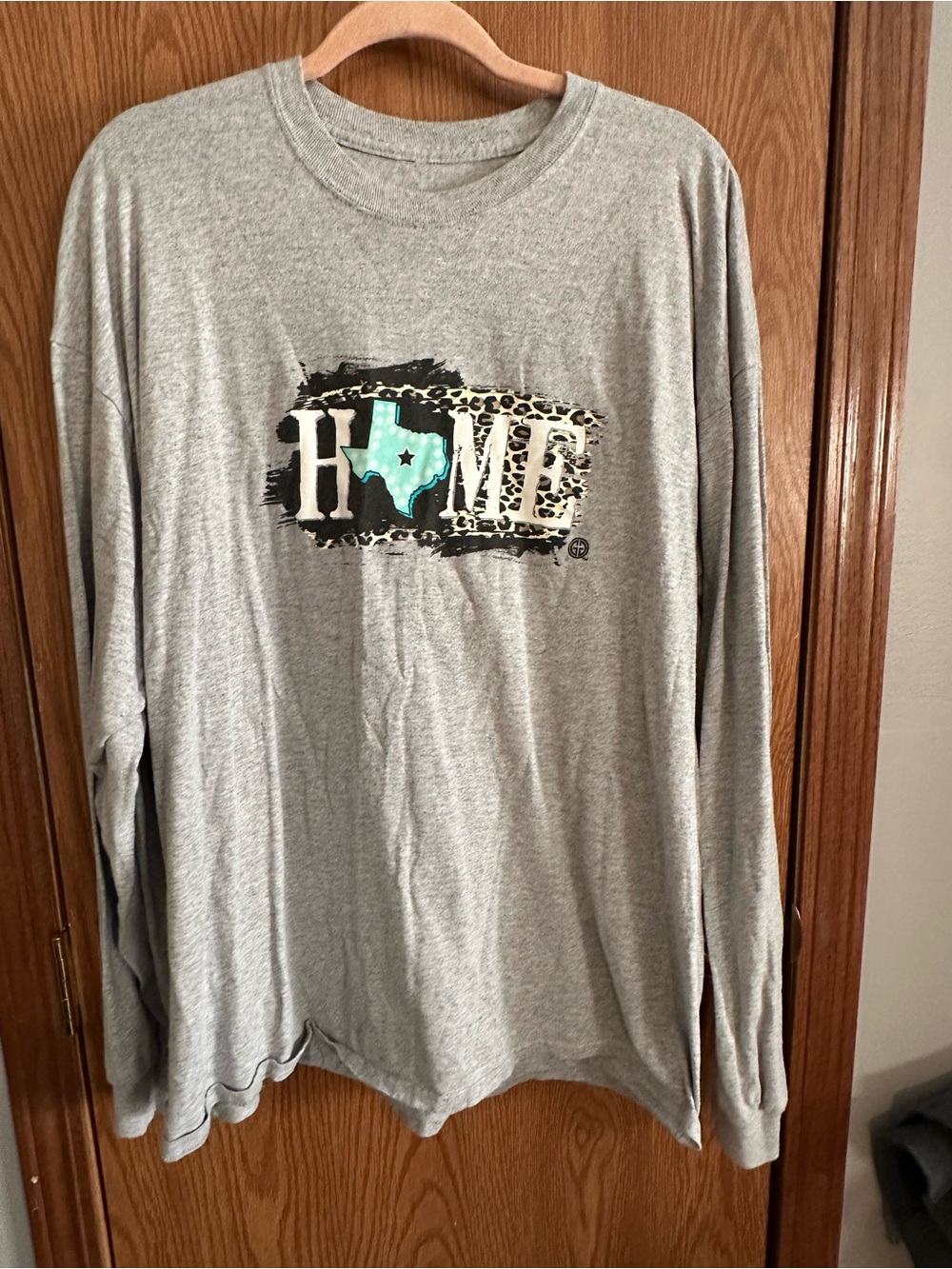Gray Long Sleeve Tee with Texas HOME Graphic - Unbranded